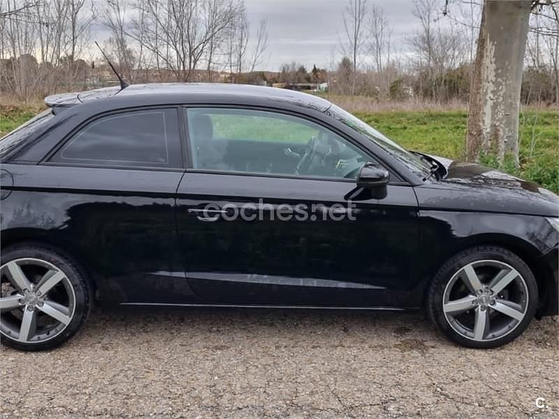 Usado Audi A1 Attraction 86 CV (63 kW) 2011 Negro Utilitario
