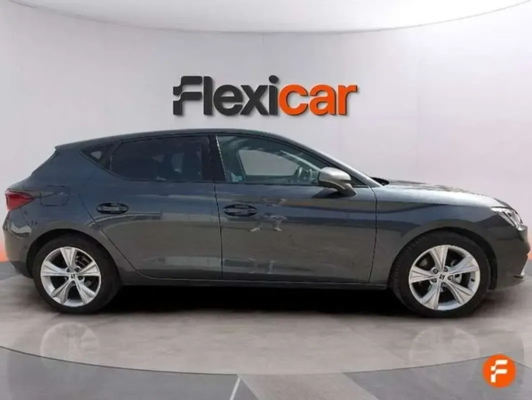 Usado Seat Leon FR 150 CV (110 kW) 2025 Gris Familiar