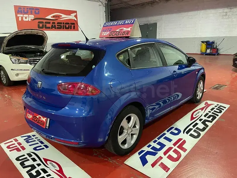 Usado Seat Leon Reference 90 CV (66 kW) 2010 Azul Utilitario