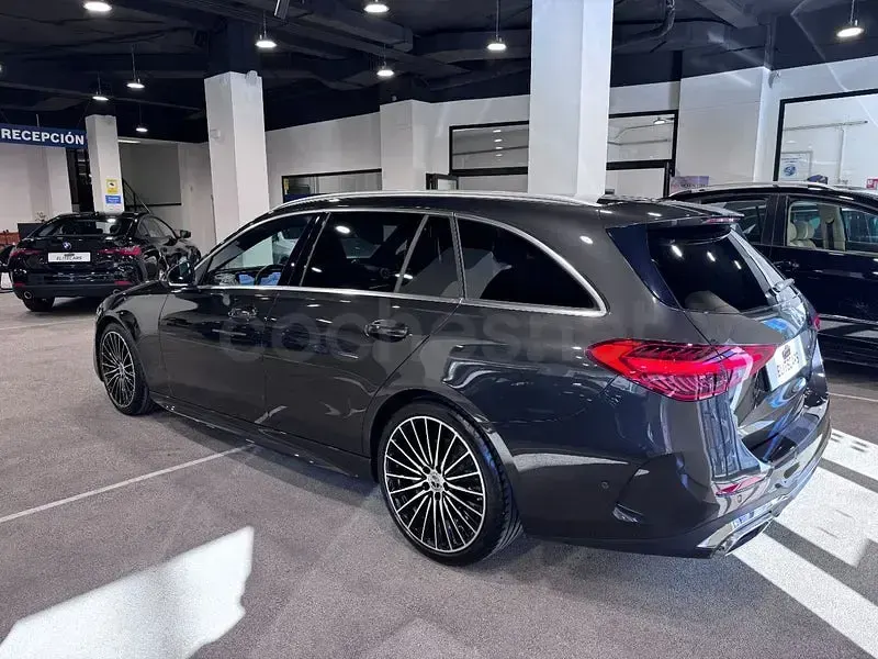 Usado Mercedes C200 163 CV (119 kW) 2022 Gris / plata Familiar