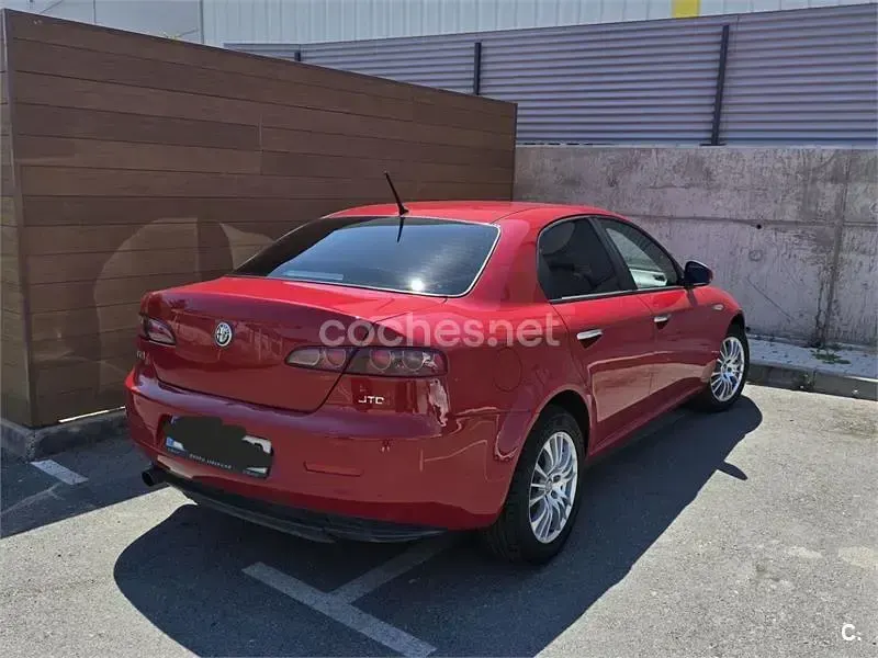 Usado Alfa Romeo 159 136 CV (100 kW) 2011 Rojo Berlina