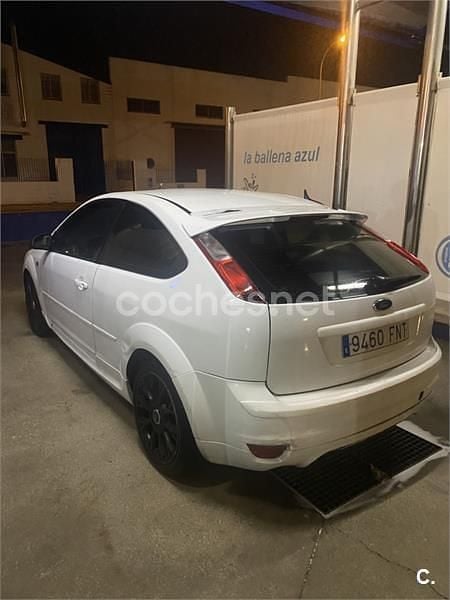 Używany Ford Focus 115 KM (84 kW) 2007 Biały Sedan/Limuzyna