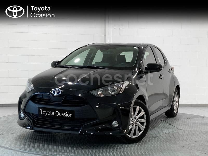 Negro Usado 2024 Toyota Yaris Hybrid Active Berlina | 20.800 € (Buen precio) - Imagen 1/4