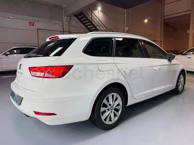 Usado Seat Leon Style 115 CV (84 kW) 2020 Blanco Familiar