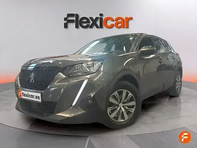 Usado Peugeot 2008 Active 110 CV (80 kW) 2021 Gris SUV