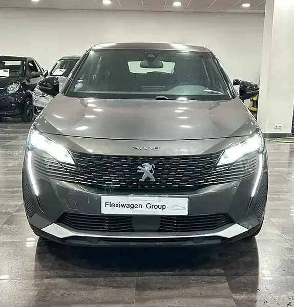 Usado Peugeot 3008 Allure 136 CV (100 kW) 2024 Gris / plata SUV