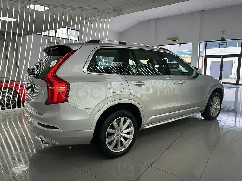 Usado Volvo XC90 Momentum 190 HP (139 kW) 2019 Cinzento SUV