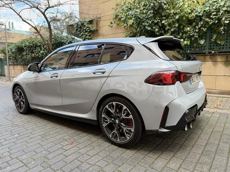Usado BMW M135 Comfort Edition 300 CV (220 kW) 2025 Gris / plata Utilitario