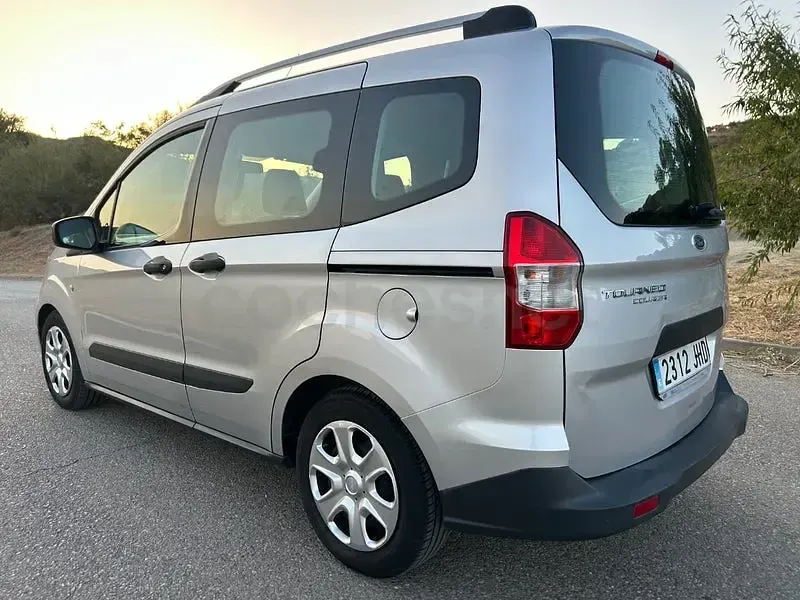 Usado Ford Tourneo Connect Trend 95 CV (69 kW) 2015 Gris / plata Monovolumen