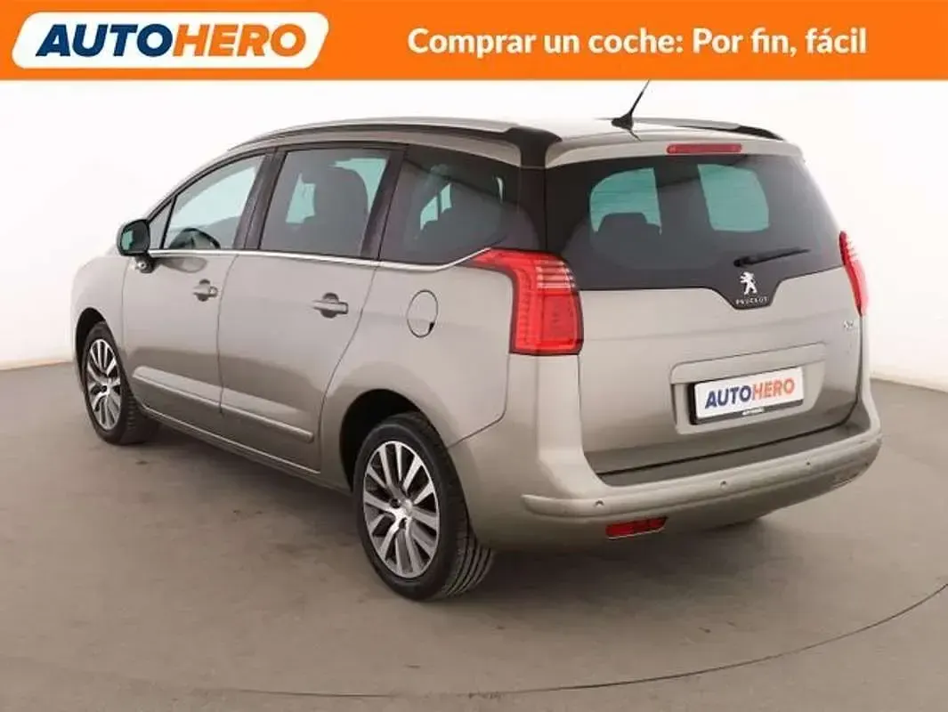 Usado Peugeot 5008 Style 120 CV (88 kW) 2014 Gris Monovolumen