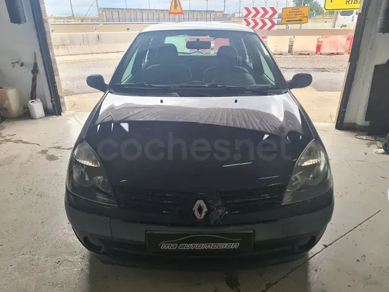 Usado Renault Clio II Authentique 65 CV (47 kW) 2004 Negro Berlina
