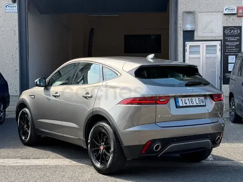 Usado Jaguar E-Pace SE 200 CV (147 kW) 2019 Gris / plata SUV