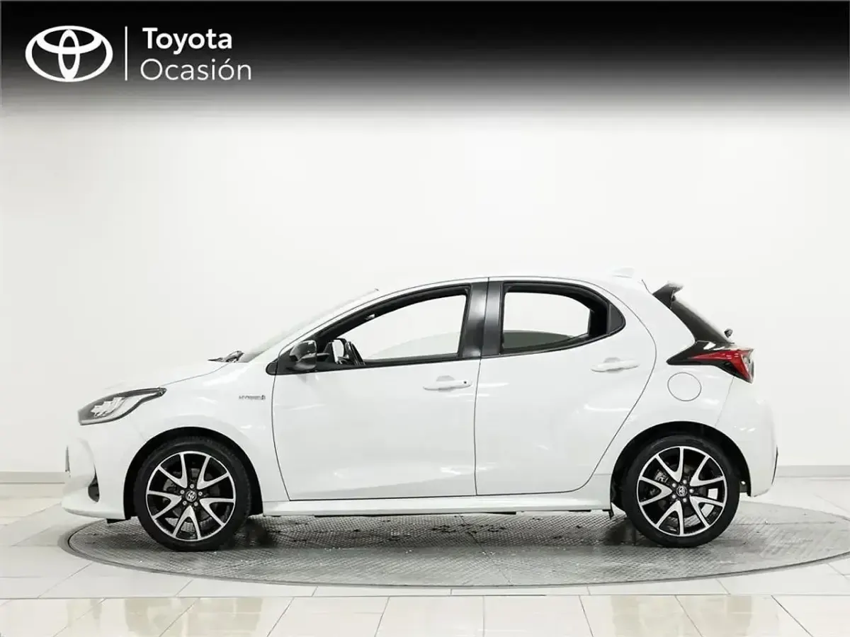 Usado Toyota Yaris Hybrid Style 116 CV (85 kW) 2022 Blanco