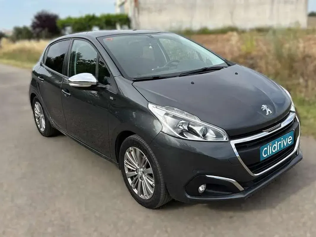 Usado Peugeot 208 Style 82 CV (60 kW) 2017 Verde Utilitario