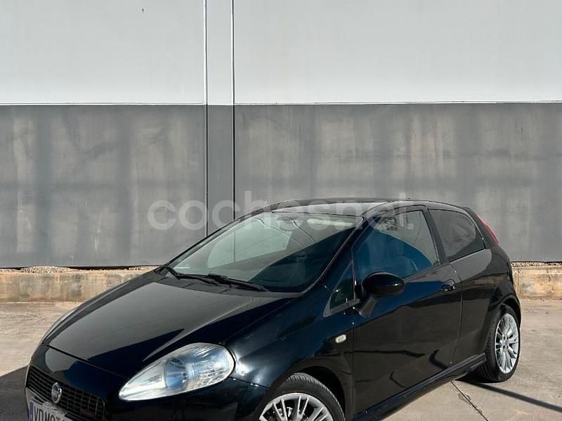 Negro Usado 2007 Fiat Grande Punto Sport Utilitario | 3490 € (Precio justo) - Imagen 1/4
