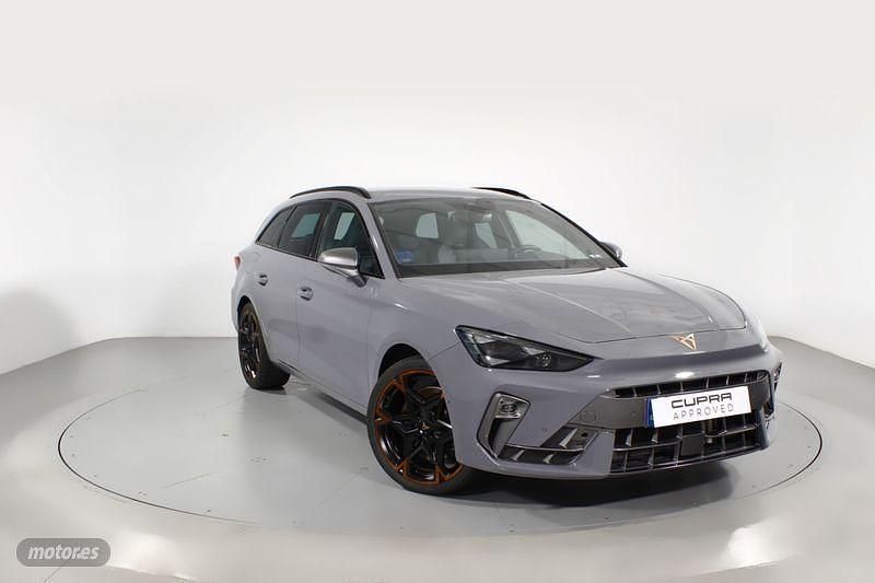 Gris Usado 2024 Cupra Leon VZ Berlina | 39.200 € - Imagen 1/4
