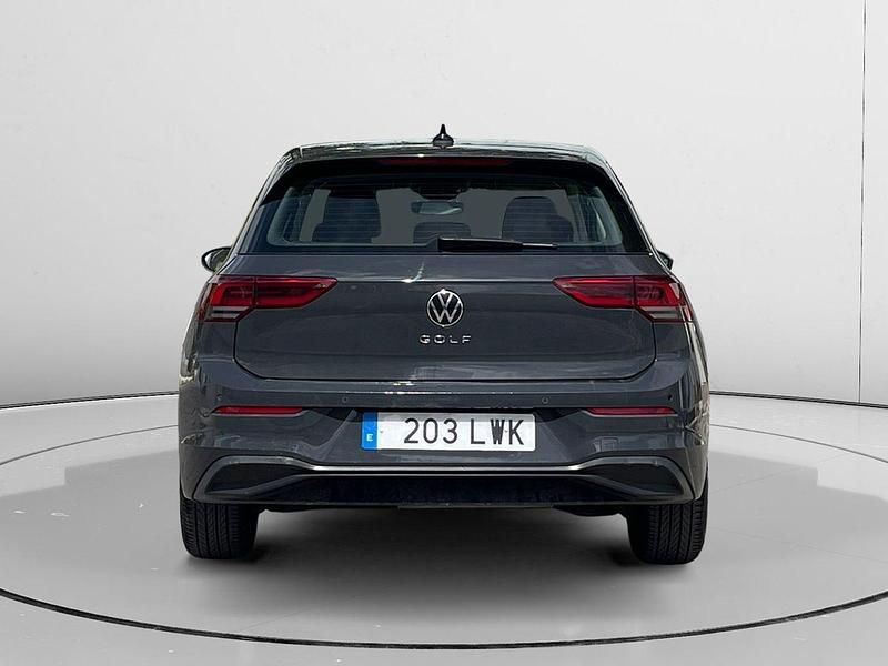 Usado VW Golf VIII 116 CV (85 kW) 2022 Gris / plata Berlina