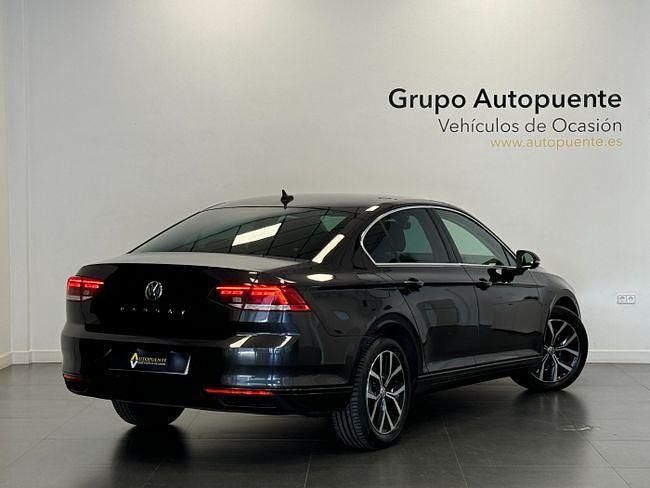 Usado VW Passat Executive 150 CV (110 kW) 2021 Negro Berlina