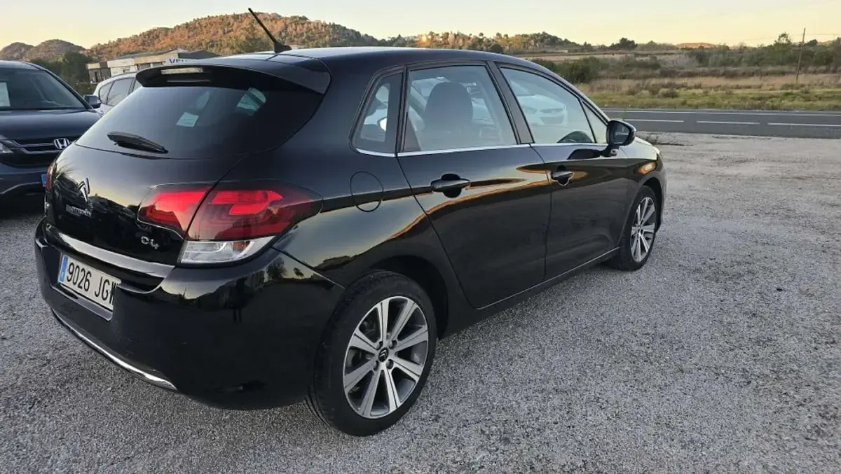 Usado Citroën C4 Feel 120 CV (88 kW) 2015 Negro Utilitario