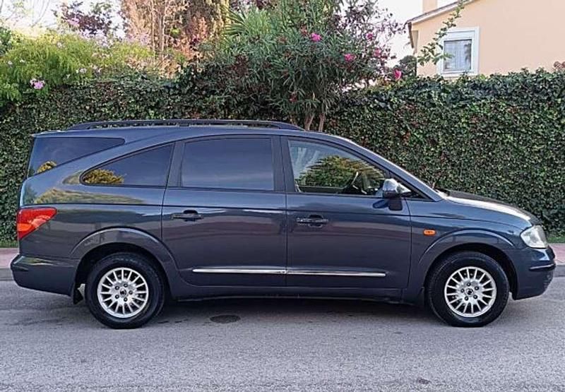 Usado Ssangyong (KGM) Rodius 165 CV (121 kW) 2010 Negro Monovolumen