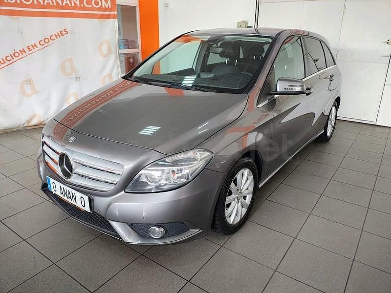 Usado Mercedes B180 109 CV (80 kW) 2016 Gris / plata Monovolumen