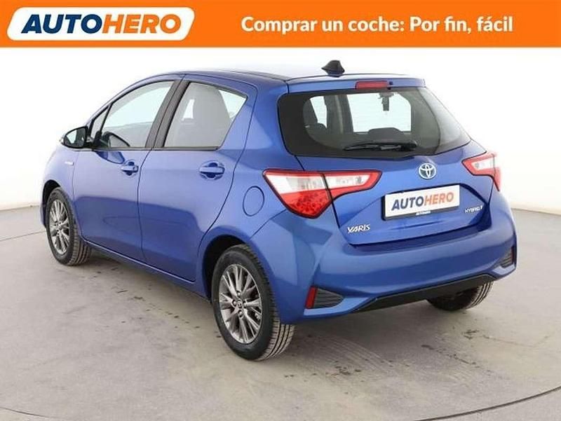 Usado Toyota Yaris Hybrid Active 99 CV (72 kW) 2017 Azul Utilitario