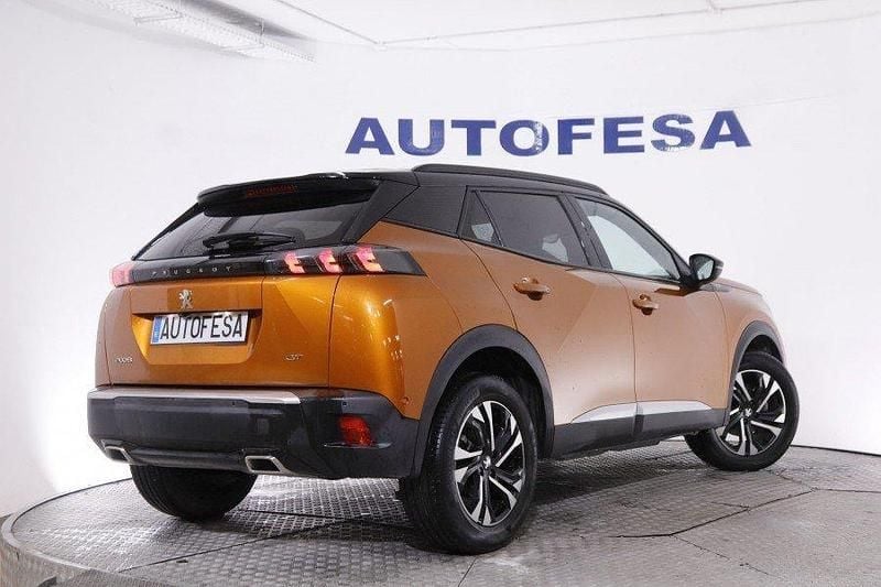 Usado Peugeot 2008 GT 130 CV (95 kW) 2021 Naranja SUV