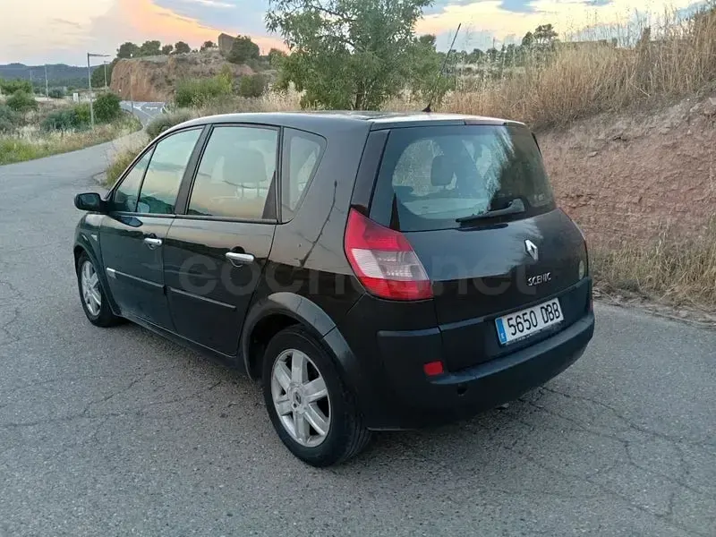 Usado Renault Grand Scénic Dynamique 120 CV (88 kW) 2005 Negro Monovolumen