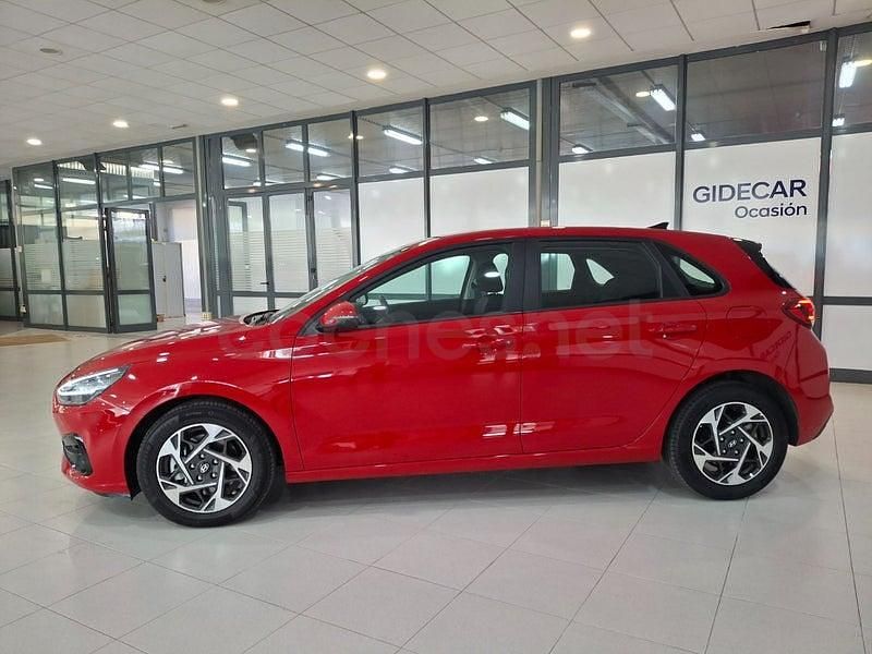 Usado Hyundai i30 120 CV (88 kW) 2025 Rojo Berlina