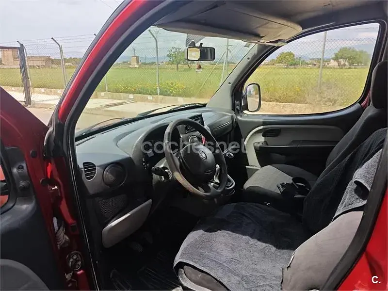 Usado Fiat Doblò Dynamic 105 CV (77 kW) 2009 Rojo Monovolumen