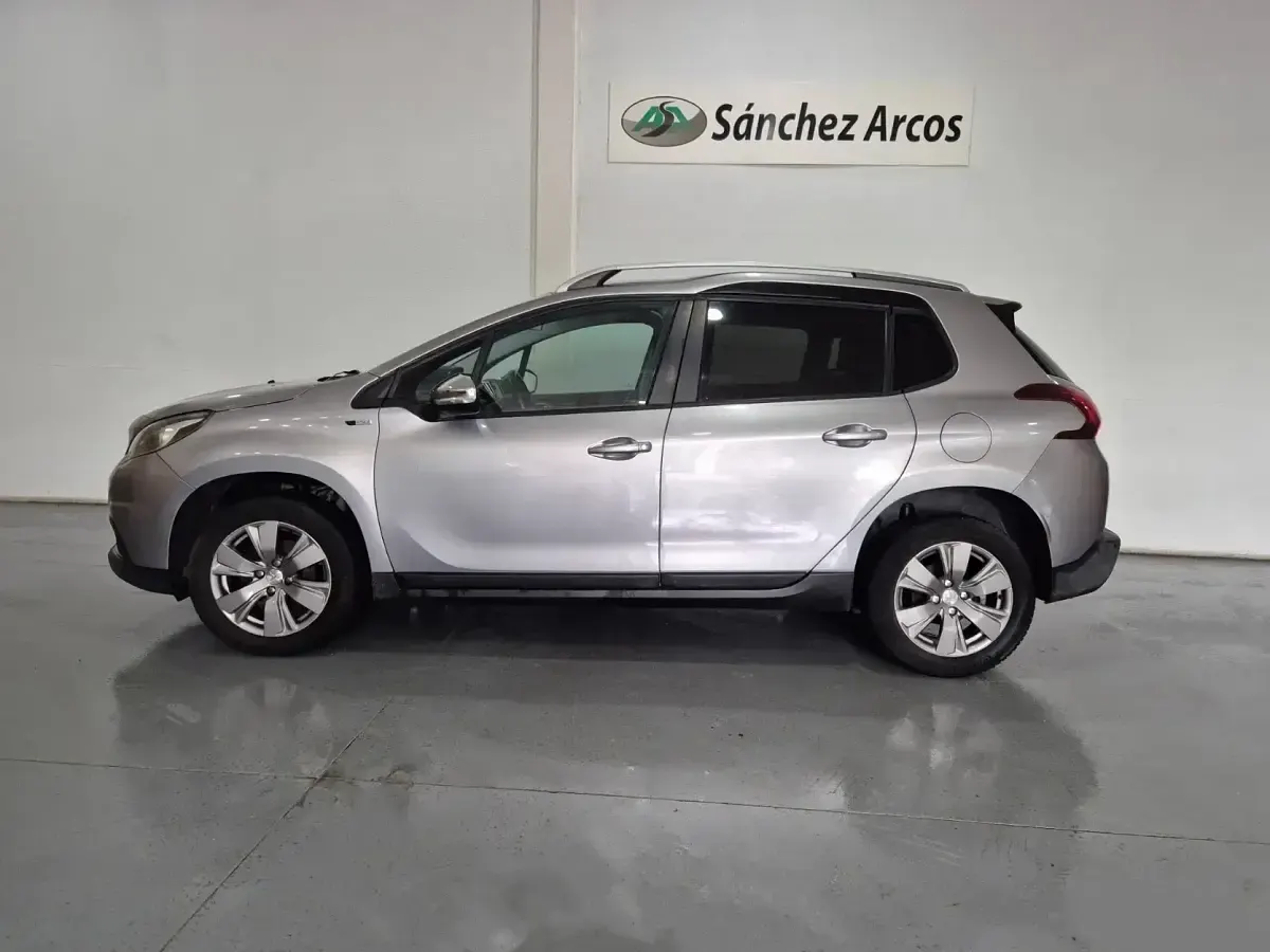 Usado Peugeot 2008 Style 100 CV (73 kW) 2017 Gris SUV