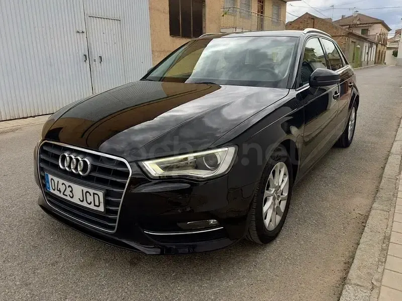 Usado Audi A3 Attraction 110 CV (80 kW) 2015 Negro Berlina