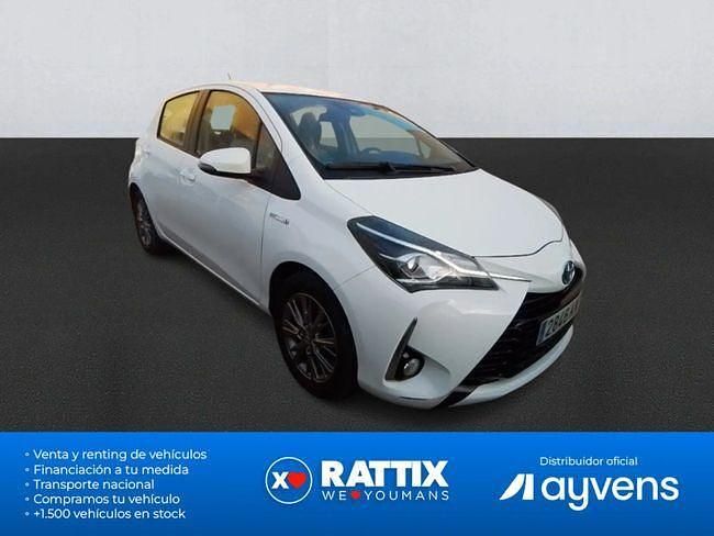 Usado Toyota Yaris Hybrid Active 111 CV (81 kW) 2019 Blanco Berlina