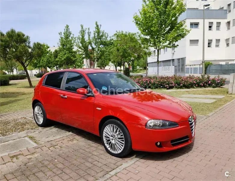 Usado Alfa Romeo 147 105 CV (77 kW) 2007 Rojo Utilitario
