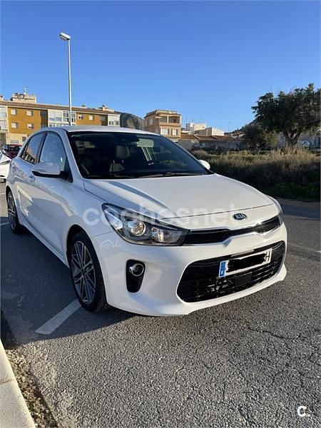 Usado Kia Rio 90 CV (66 kW) 2017 Blanco Berlina