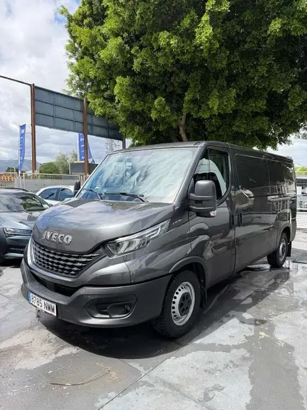 Usado Iveco Daily 179 CV (131 kW) 2021 Gris Van