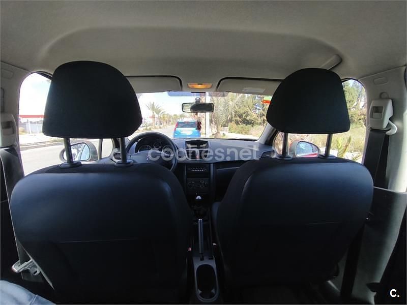 Usado Peugeot 207 75 CV (55 kW) 2007 Rojo Berlina