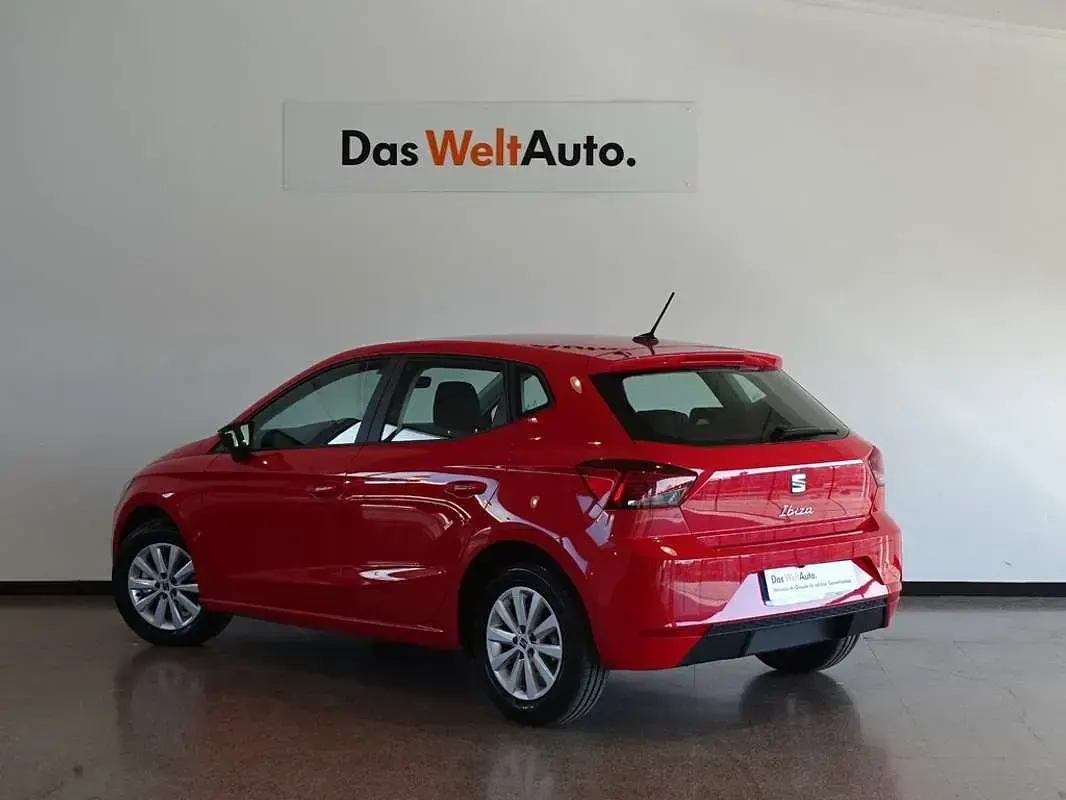 Usado Seat Ibiza Style 110 CV (80 kW) 2022 Rojo Utilitario