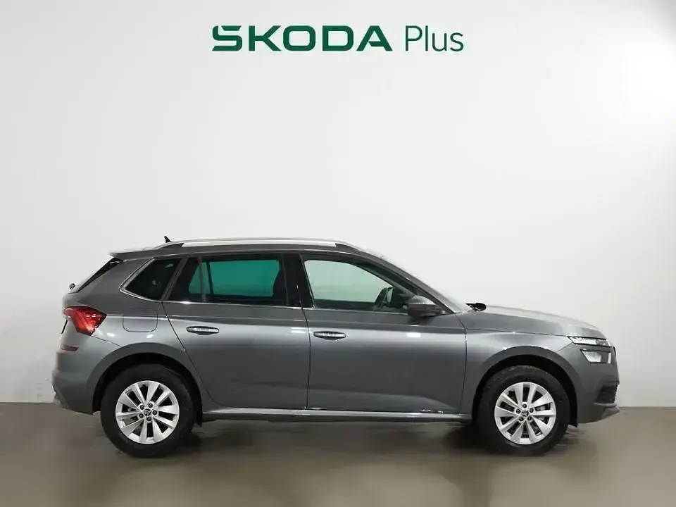 Usado Skoda Kamiq Ambition 110 CV (80 kW) 2022 Gris SUV