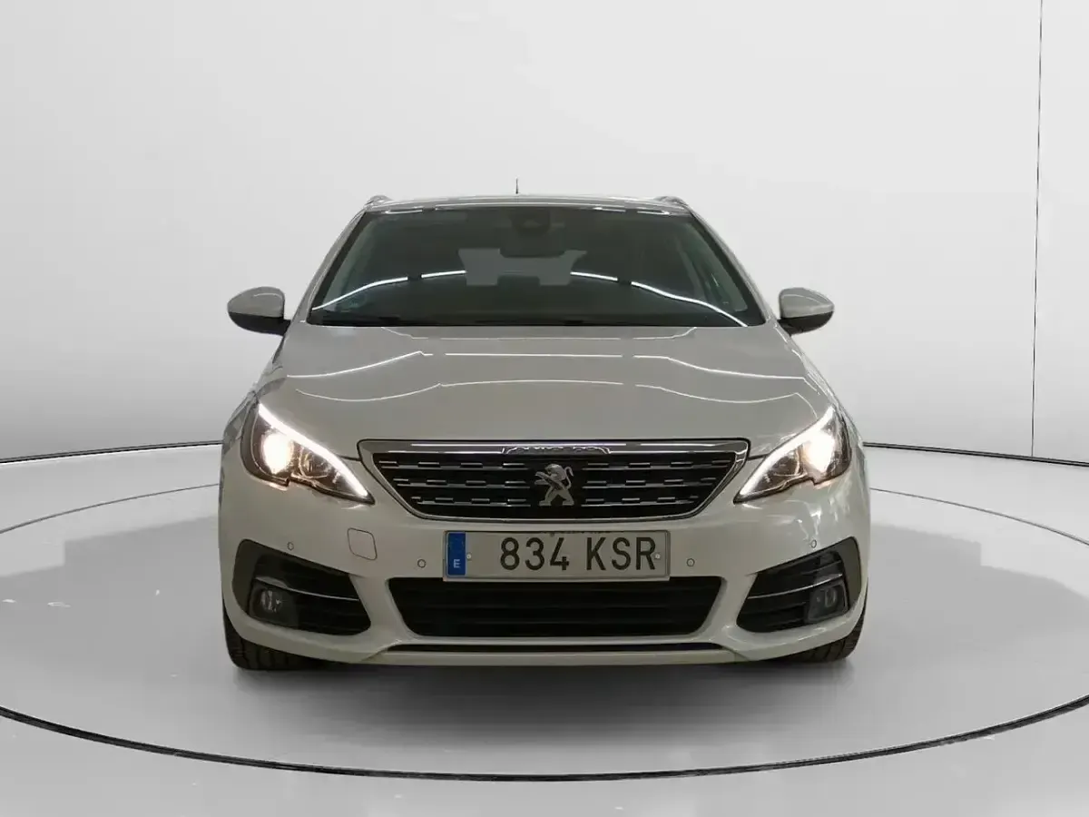 Usado Peugeot 308 Allure 131 CV (96 kW) 2018 Blanco Familiar