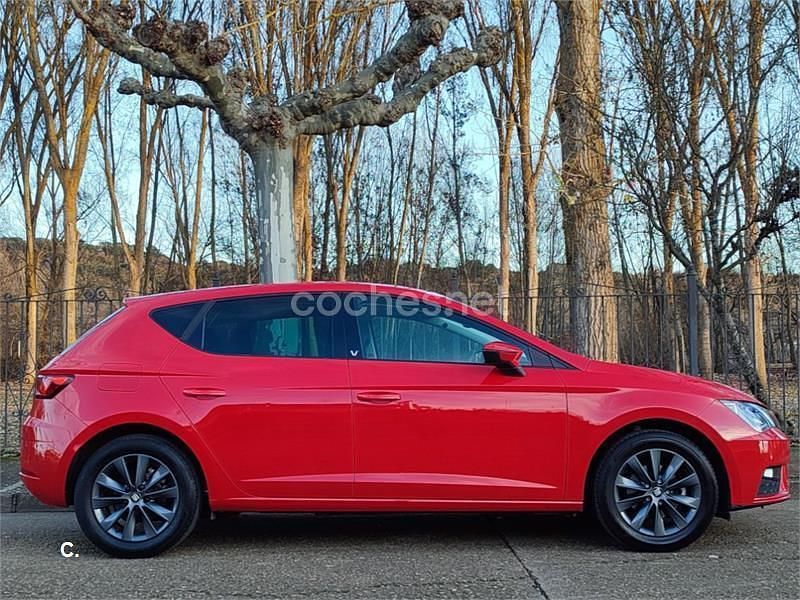 Usado Seat Leon Style 115 CV (84 kW) 2020 Rojo Berlina