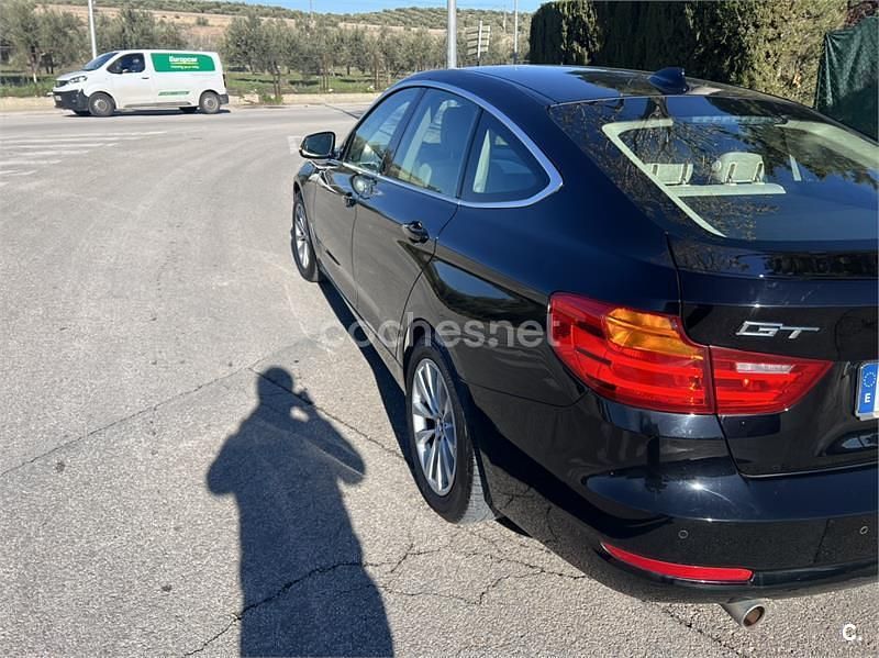 Usado BMW 318 143 CV (105 kW) 2016 Negro Berlina