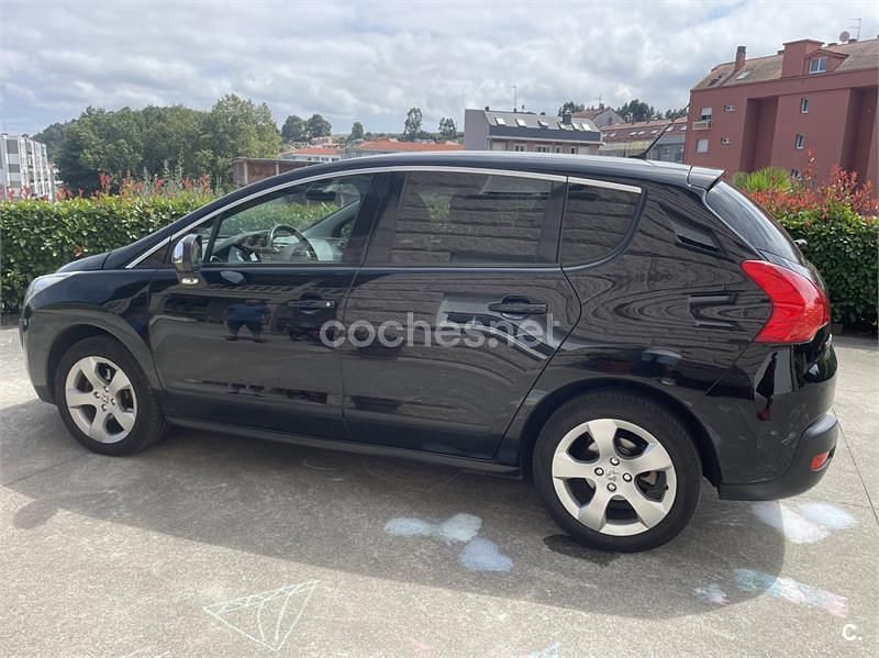 Negro Usado 2011 Peugeot 3008 Premium Berlina | 5500 € (Precio justo) - Imagen 1/4