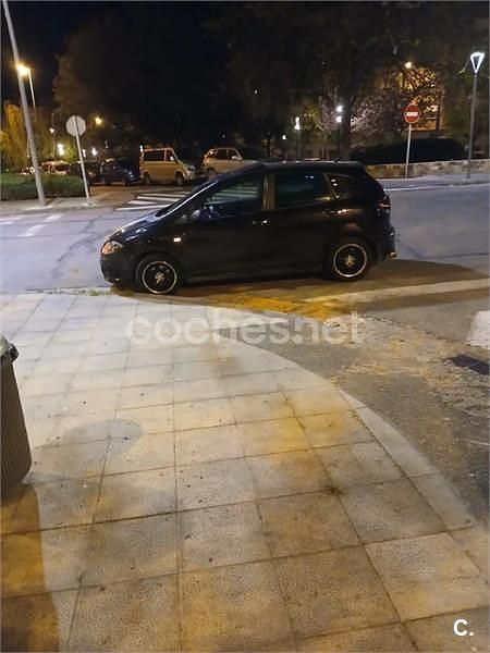 Usado Seat Altea 105 CV (77 kW) 2007 Negro Monovolumen