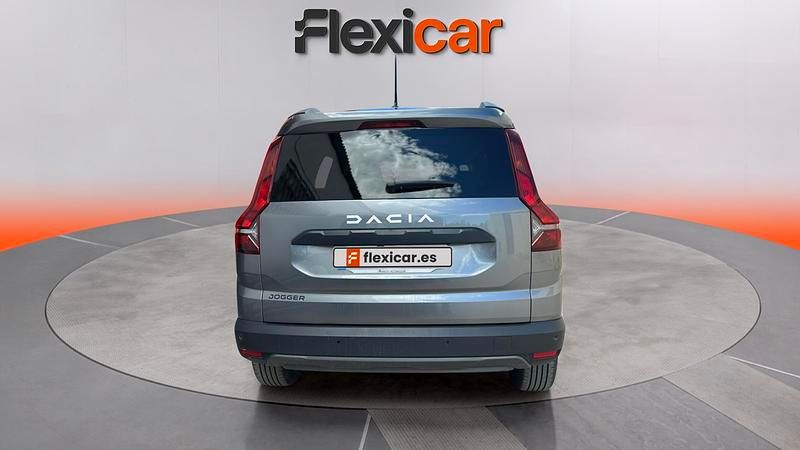 Usado Dacia Jogger Expression 110 CV (80 kW) 2024 Gris Monovolumen