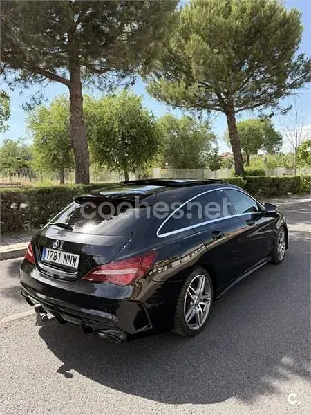Usado Mercedes CLA220 Shooting Brake AMG line 177 CV (130 kW) 2017 Negro Familiar
