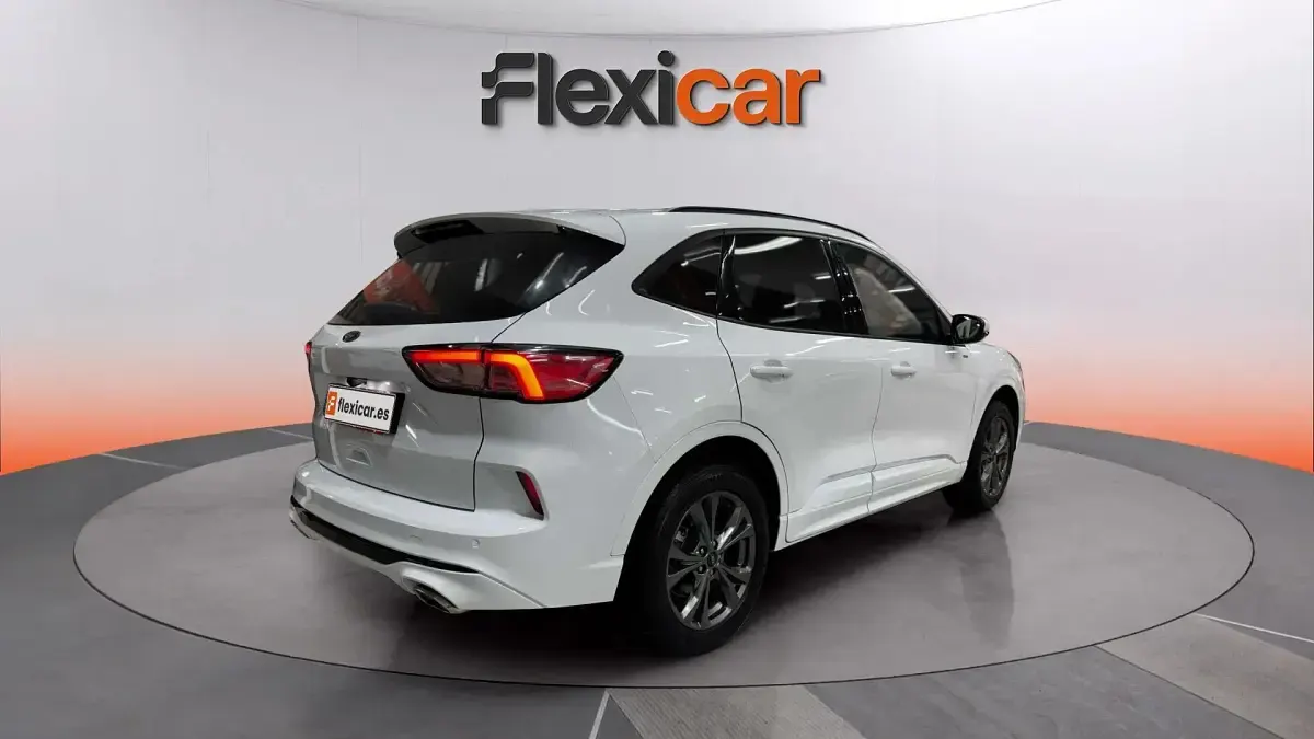 Usado Ford Kuga ST-Line 225 CV (165 kW) 2022 Blanco SUV