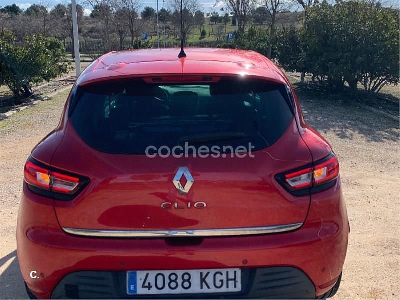 Usado Renault Clio IV Zen 90 CV (66 kW) 2017 Rojo Berlina