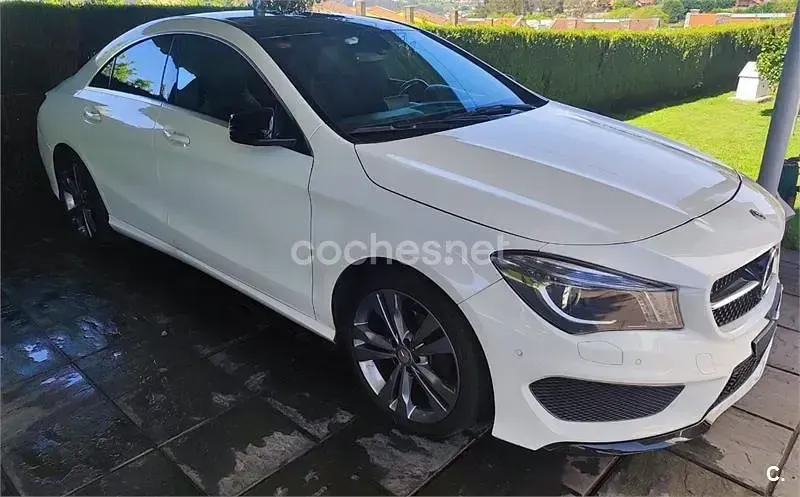 Usado Mercedes CLA200 AMG line 136 CV (100 kW) 2014 Blanco Berlina