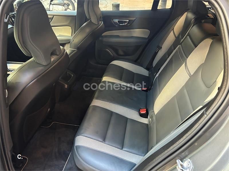 Usado Volvo V60 R-Design 190 CV (139 kW) 2020 Gris / plata Familiar